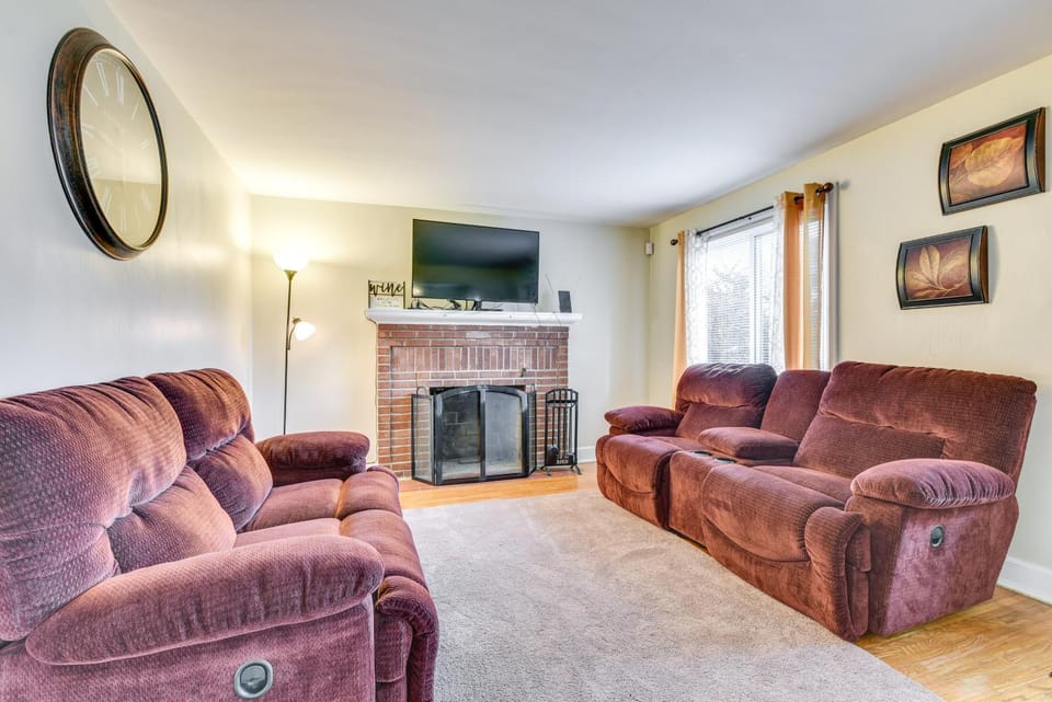 Quiet Cheektowaga Retreat 23 Mi to Niagara Falls! House in Cheektowaga