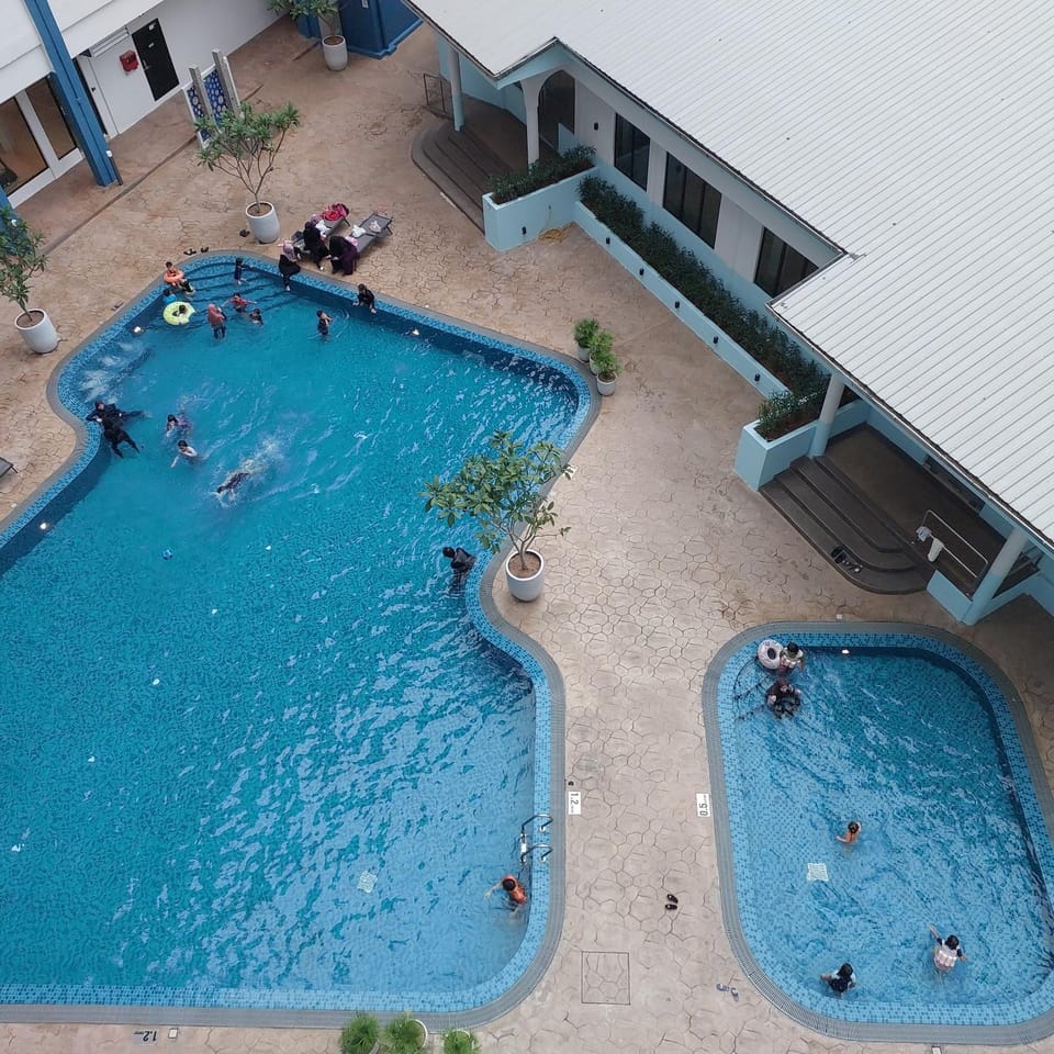 Pool view, Swimming pool