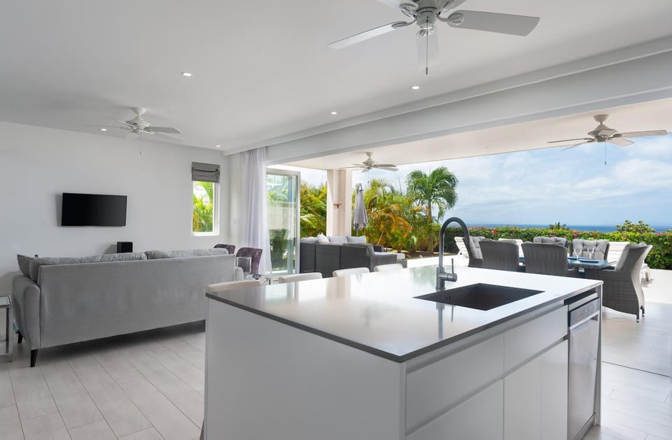 Natural landscape, TV and multimedia, Seating area, Dining area, Sea view