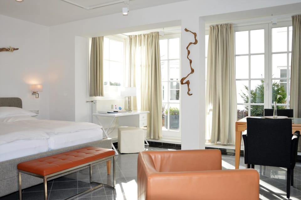 Dining area, Bedroom