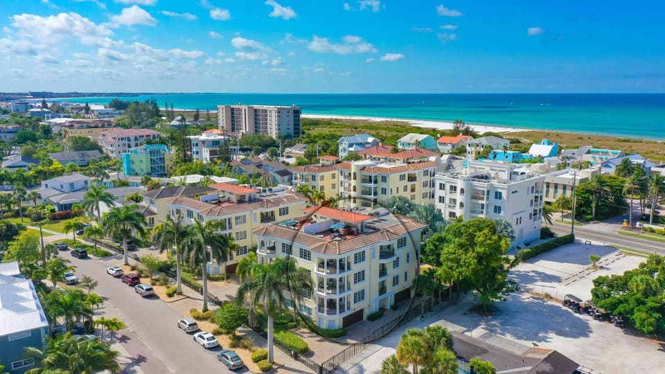 At Sun Sea Terrace - 300 (PH) House in Siesta Beach
