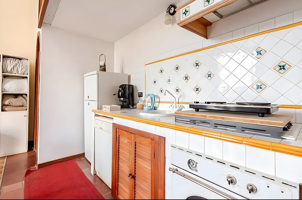 Coffee/tea facilities, Meals, dishwasher, stove, stove