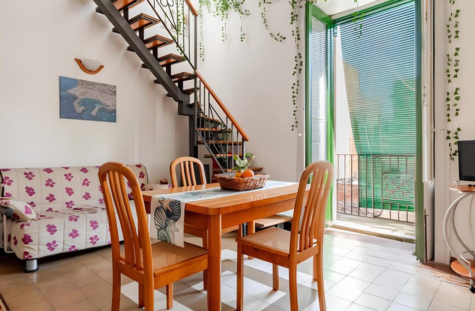 Living room, Lunch