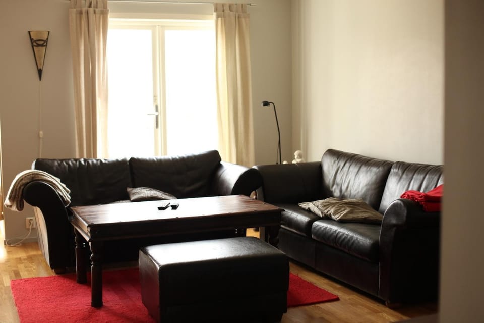Photo of the whole room, Seating area