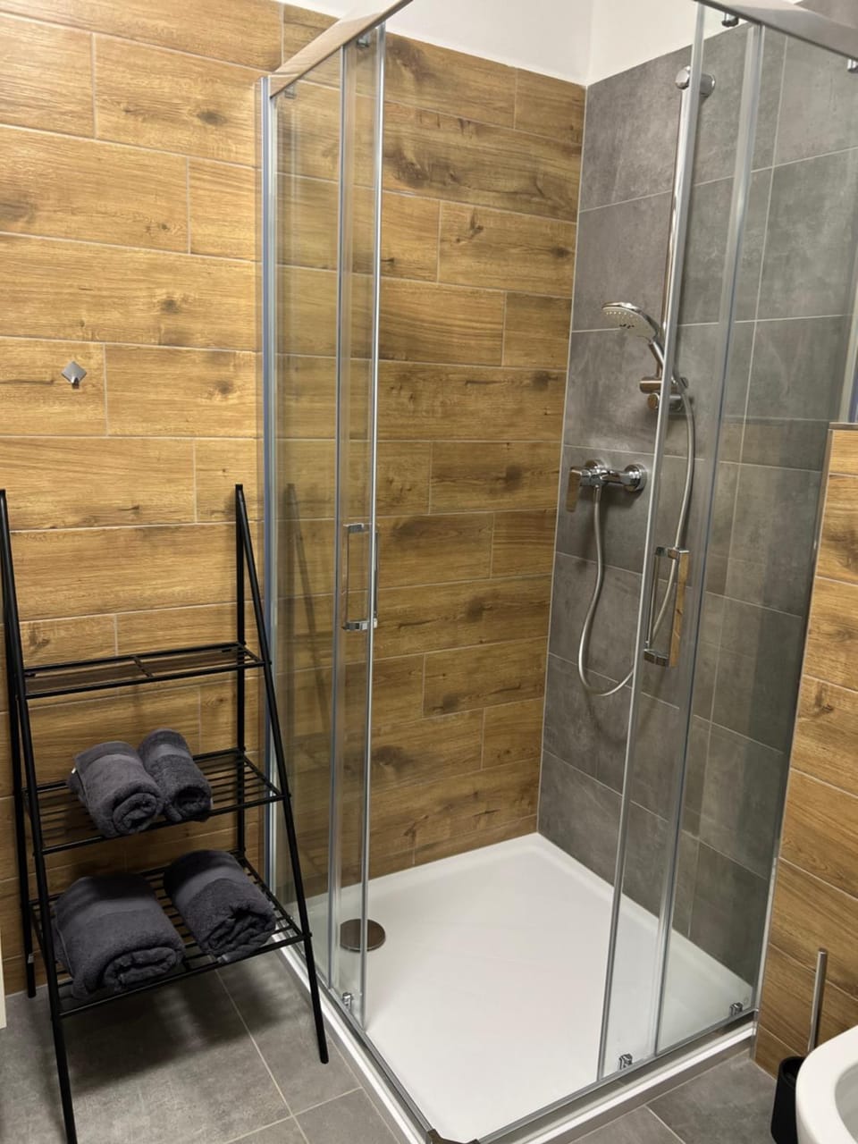 Shower, Bathroom, towels