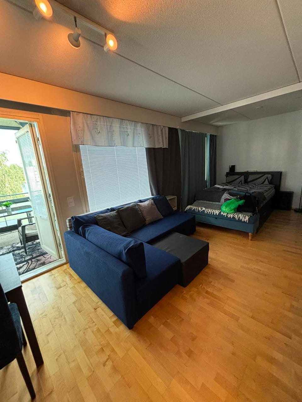 Bed, Seating area