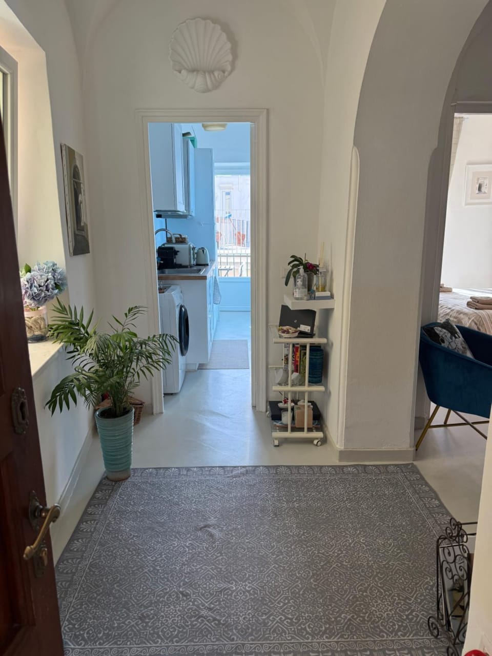 Kitchen or kitchenette, washing machine