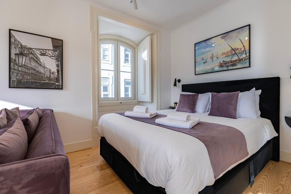 Bed, Living room