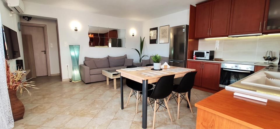 Kitchen or kitchenette, Living room, Seating area, Dining area, stove