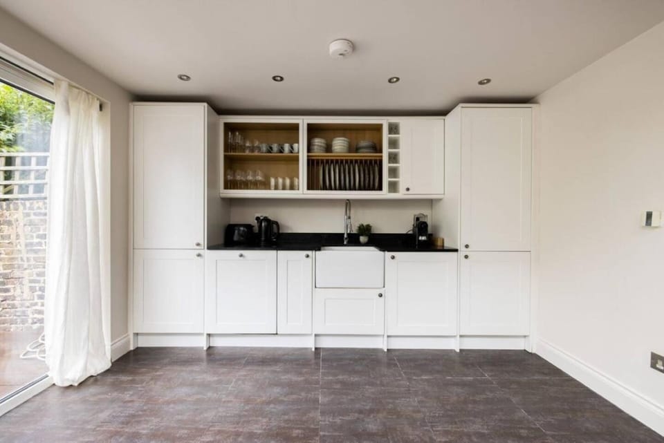 The North Kensington Cottage By Hok Living House in City of Westminster