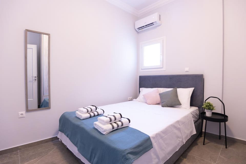 Bed, Photo of the whole room, Bedroom, towels, air conditioner