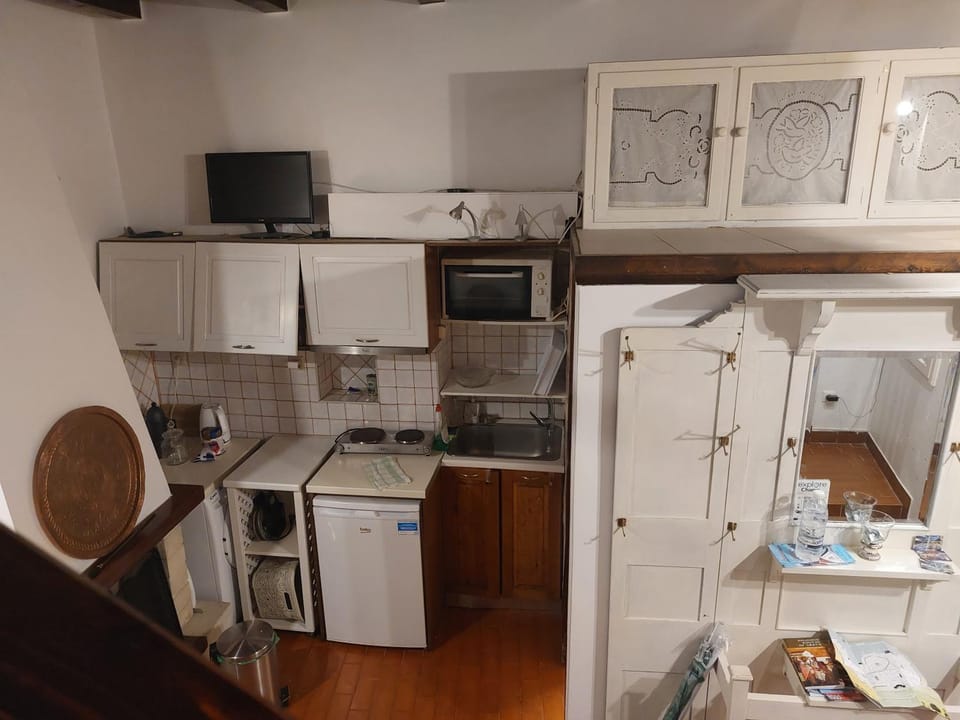 Kitchen or kitchenette, stove