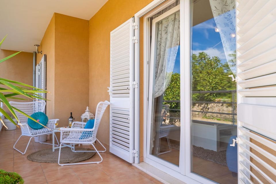 View (from property/room), Balcony/Terrace, Seating area