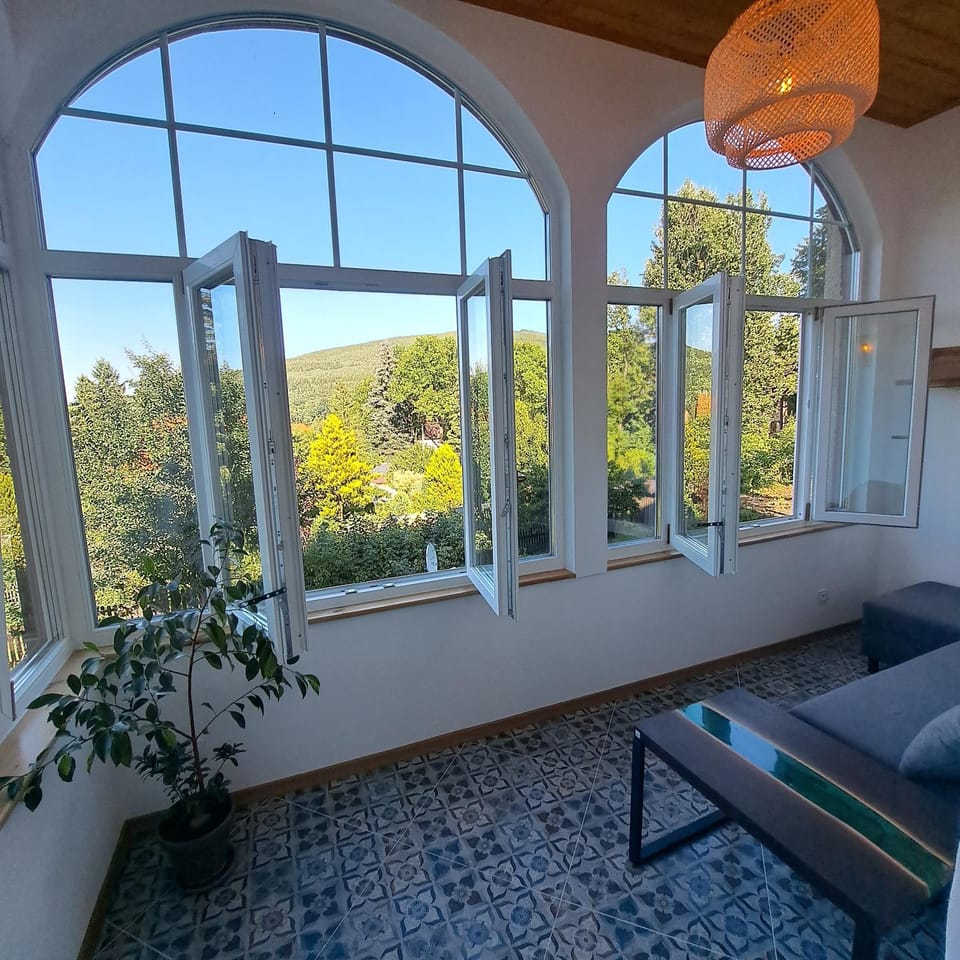 Balcony/Terrace, Seating area, Garden view, Mountain view