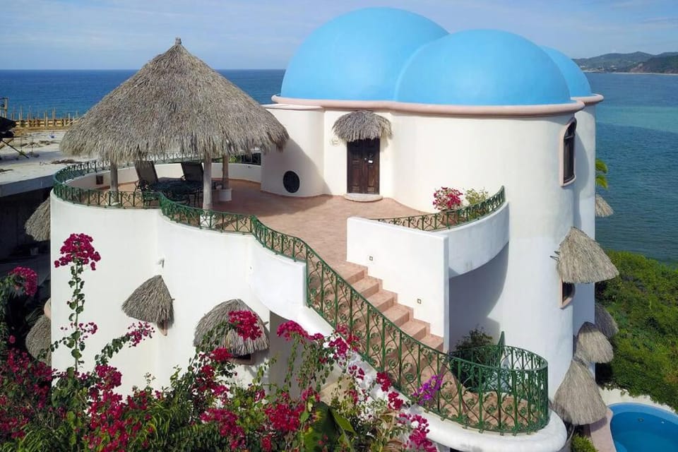 Property building, Balcony/Terrace, Sea view