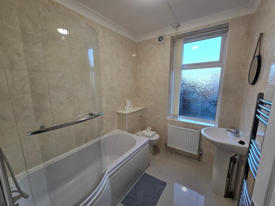 Bathroom, Bath, towels