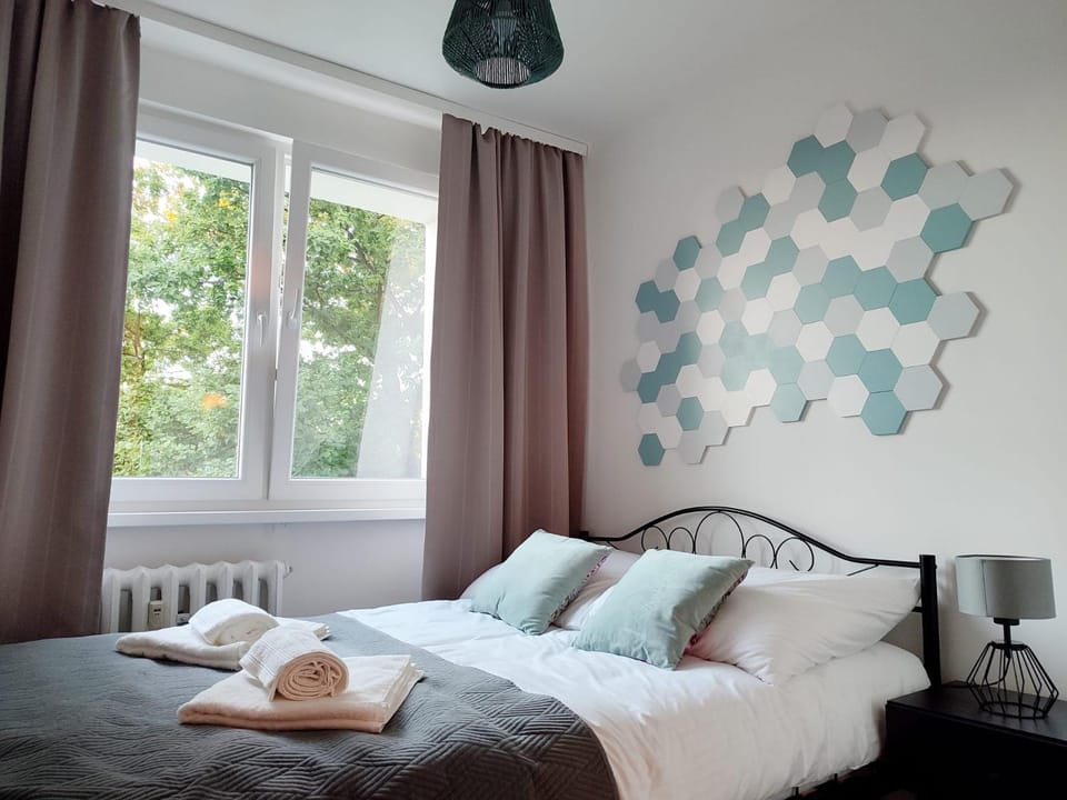 Bedroom, towels