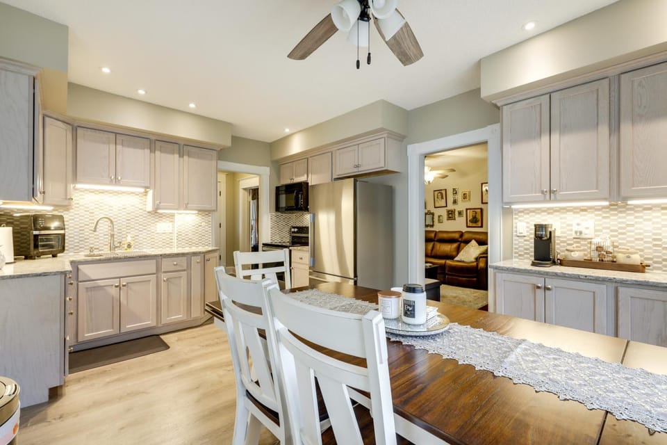 3 Mi to Dtwn Springfield: Winter Retreat w/ Office House in Springfield
