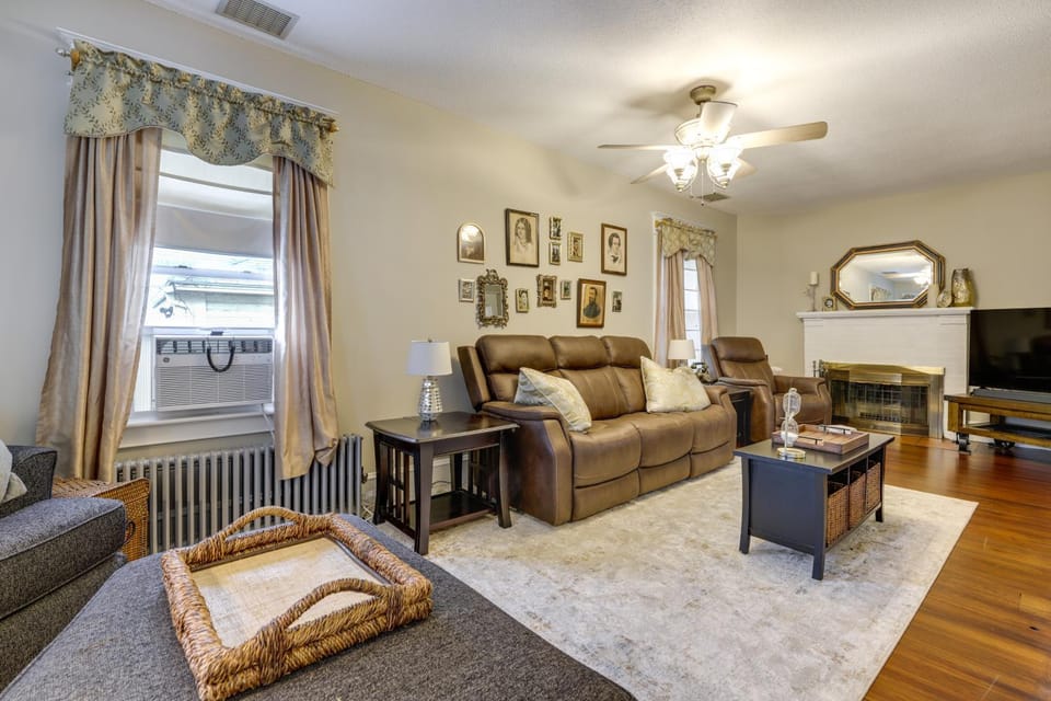 3 Mi to Dtwn Springfield: Winter Retreat w/ Office House in Springfield