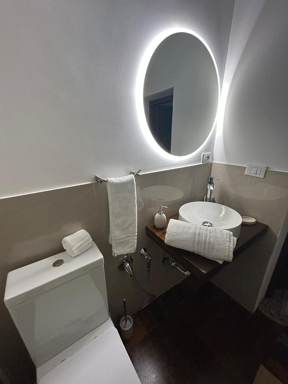 Toilet, Bathroom, towels