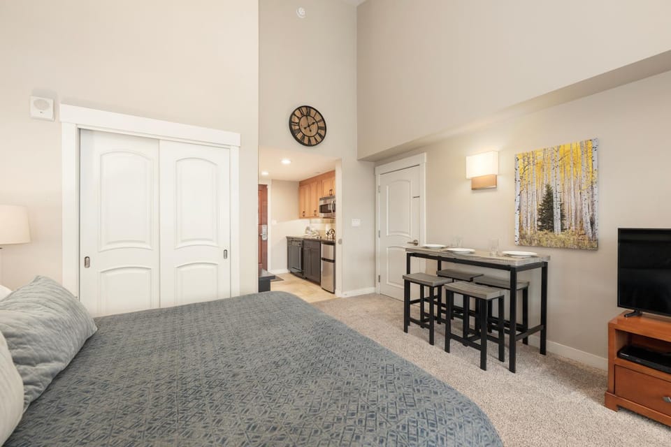 Dining area, Bedroom