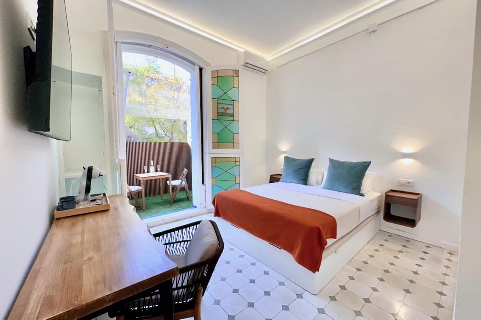 Bed, TV and multimedia, Photo of the whole room, Seating area, air conditioner
