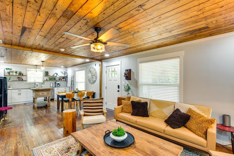Lindale Vacation Rental w/ Deck & Grill! House in Texas