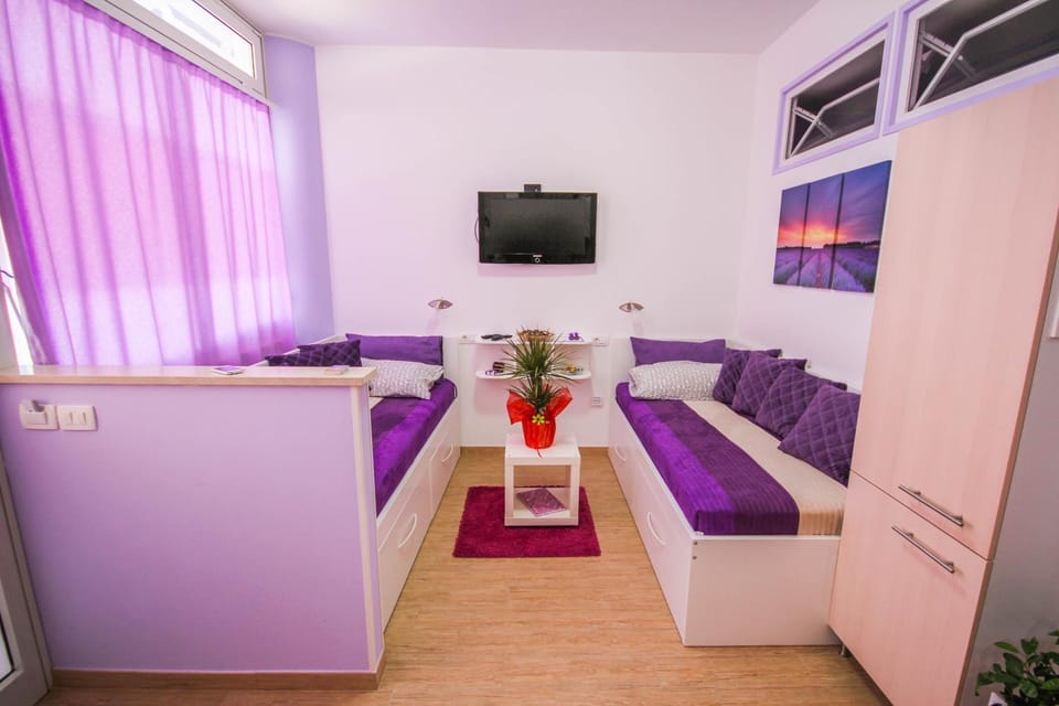 TV and multimedia, Living room, Bedroom