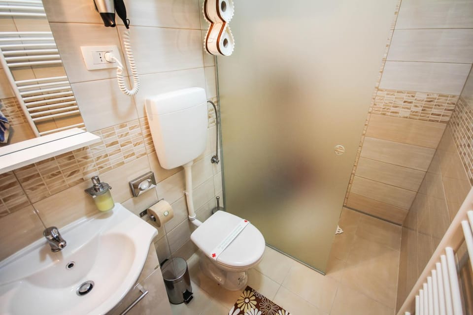Shower, Toilet, Bathroom