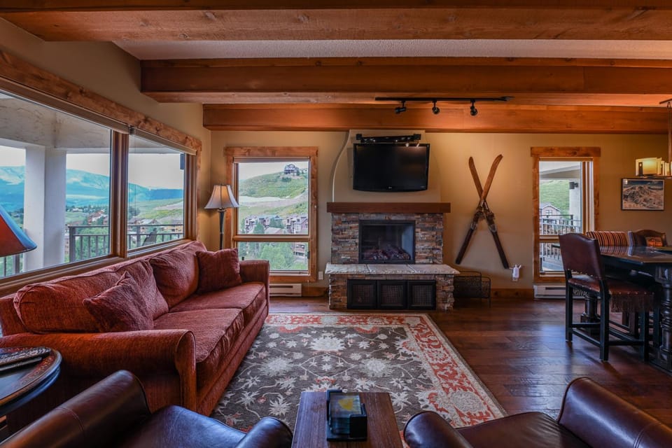5th Floor 2BD 2BA Condo with Magnificent Views Apartment in Colorado