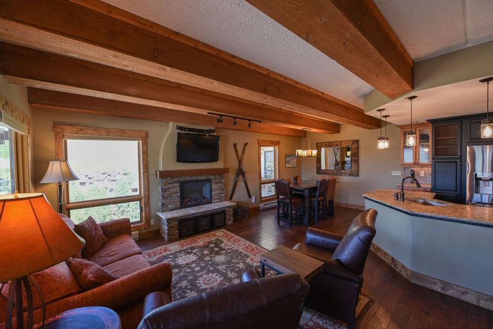 5th Floor 2BD 2BA Condo with Magnificent Views Apartment in Colorado