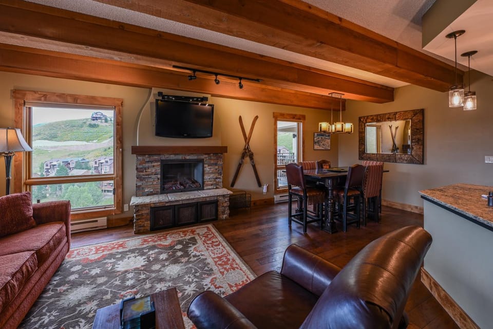 5th Floor 2BD 2BA Condo with Magnificent Views Apartment in Colorado