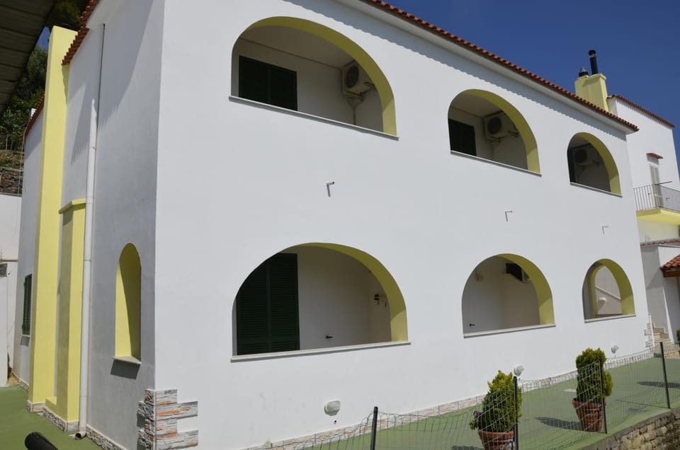 Facade/entrance, View (from property/room)