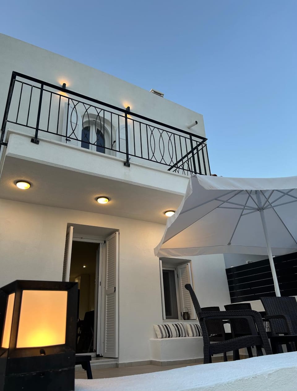 Property building, Patio, Balcony/Terrace, Sea view