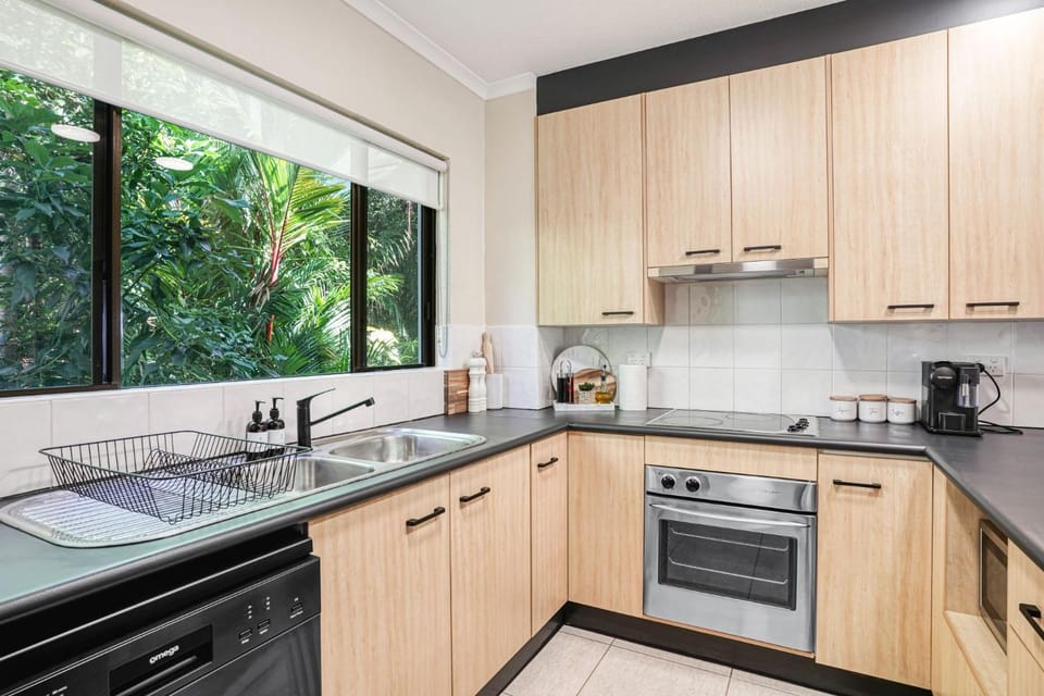 Tropic Reef at Macrossan - Heated Pool Apartment in Port Douglas