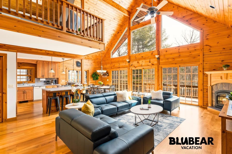 Berkshire Fall Chalet Sauna, Lake & Firepit Chalet in Otis