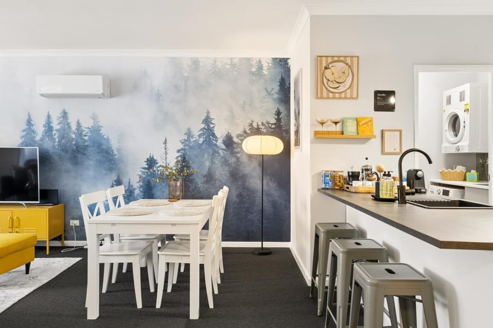 Dining area, kitchen