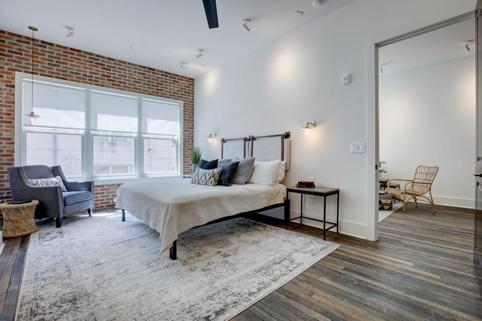 Loft condo w parking & patio Apt 101 Apartment in Atlanta