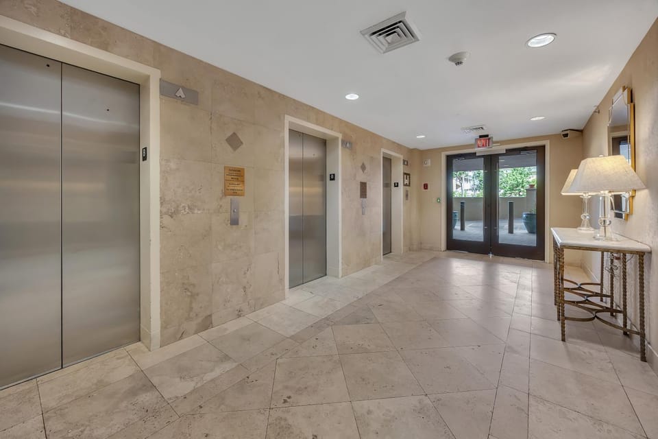 "peachtree Perch" Dtown Condo W Balcony, Sleeps 4 House in Atlanta