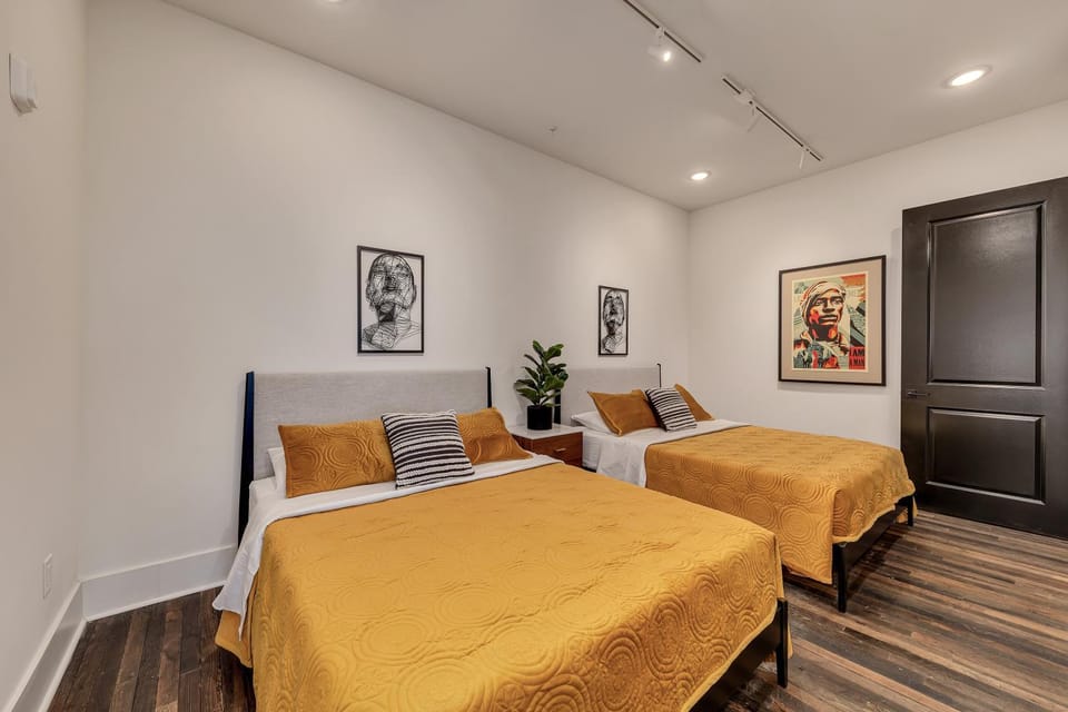 Photo of the whole room, Bedroom