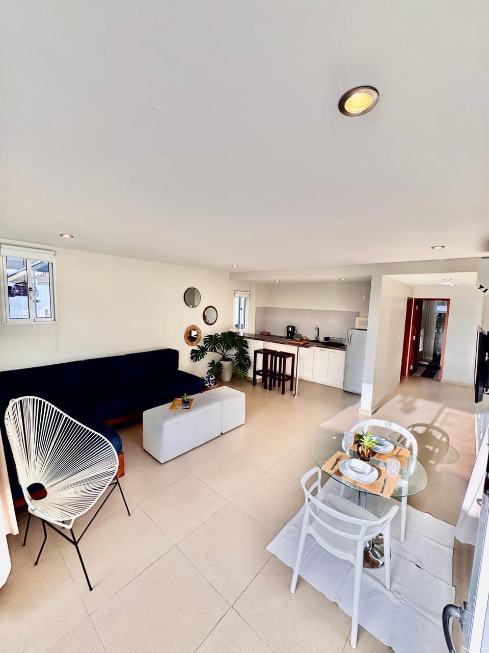 Kitchen or kitchenette, Living room, Seating area, Dining area