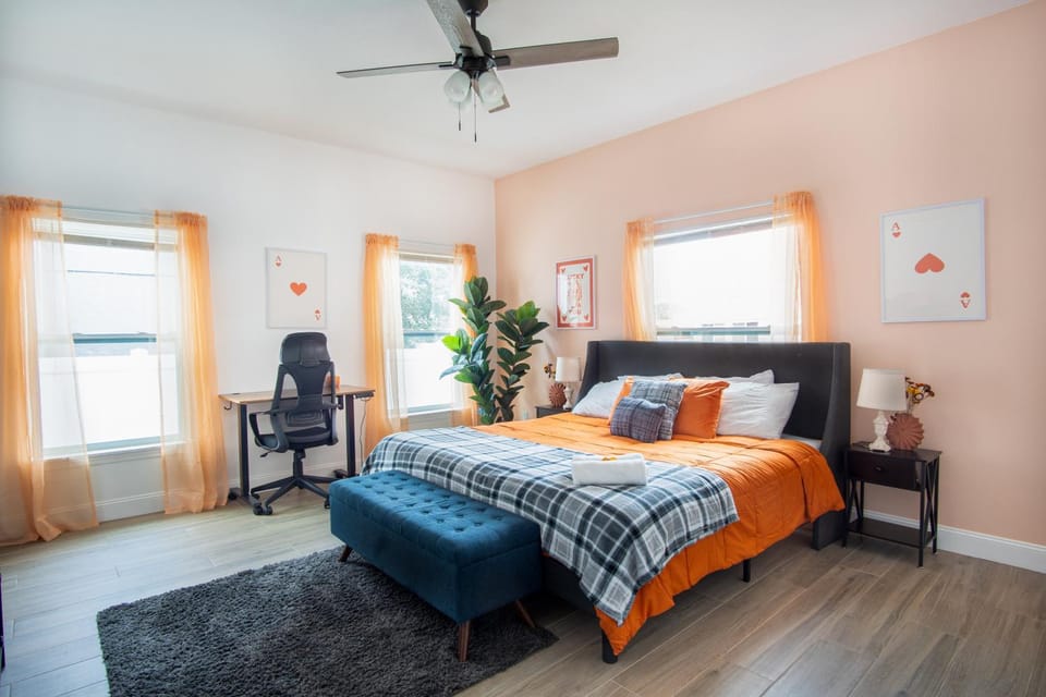 Bed, Seating area, Bedroom