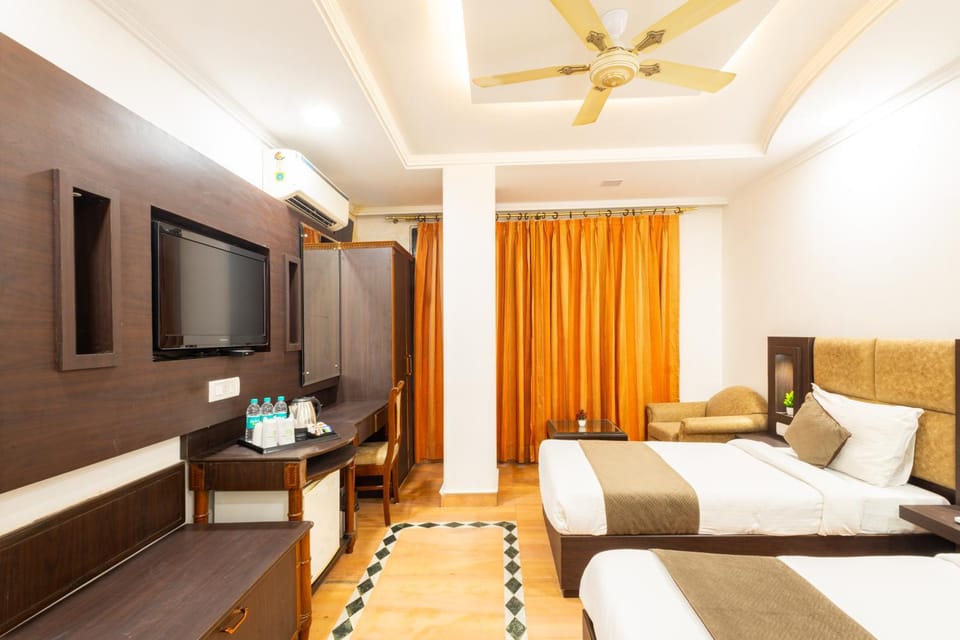 Bed, TV and multimedia, Photo of the whole room, Bedroom, wardrobe, air conditioner
