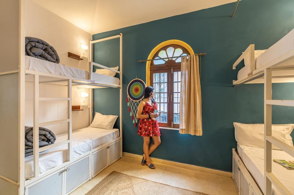 Madpackers Goa Anjuna - Bar Hostel in Baga