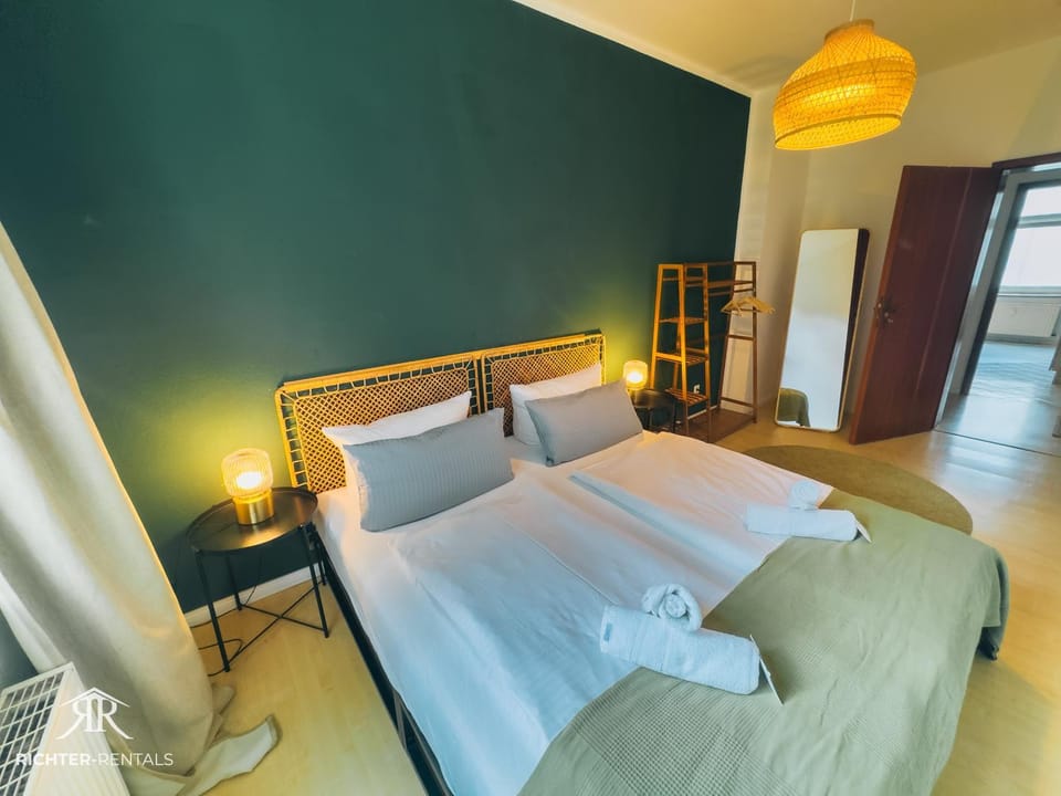Bed, Photo of the whole room, Bedroom, towels