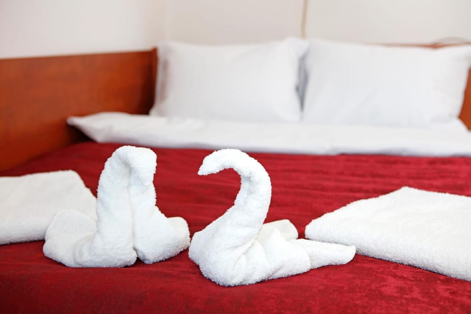 Bedroom, towels