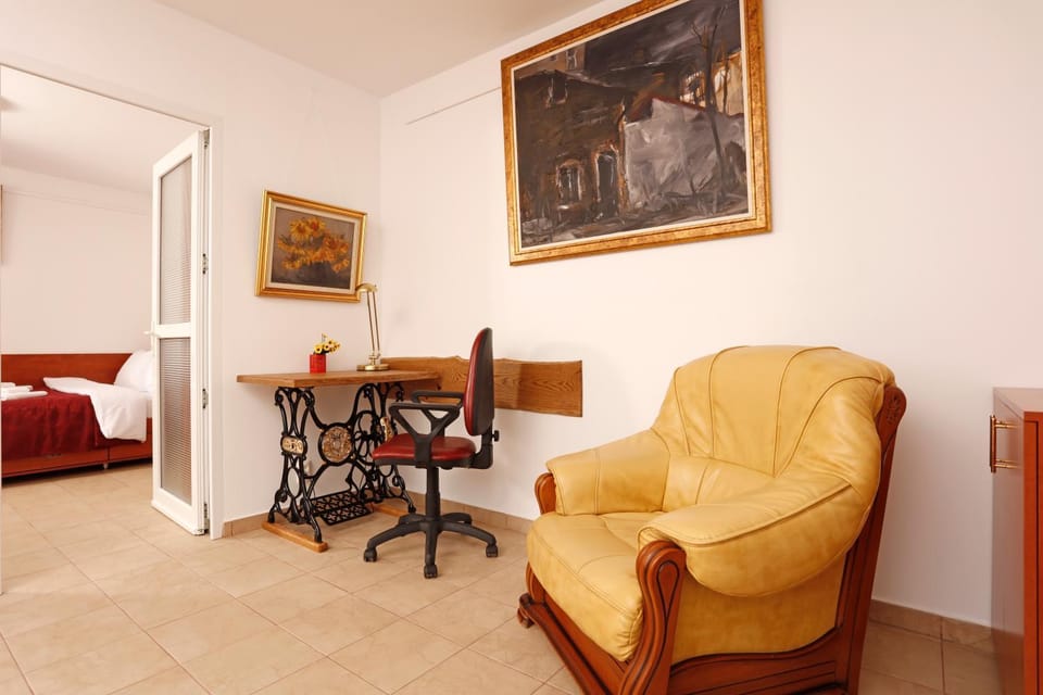 Living room, Business facilities
