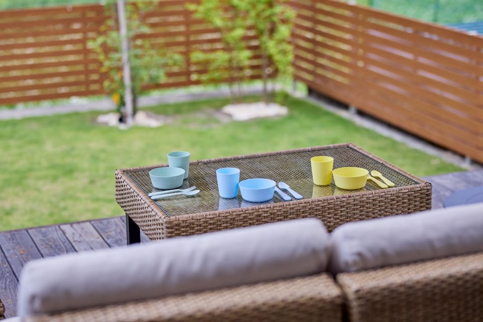 Day, Balcony/Terrace, Seating area, Garden view