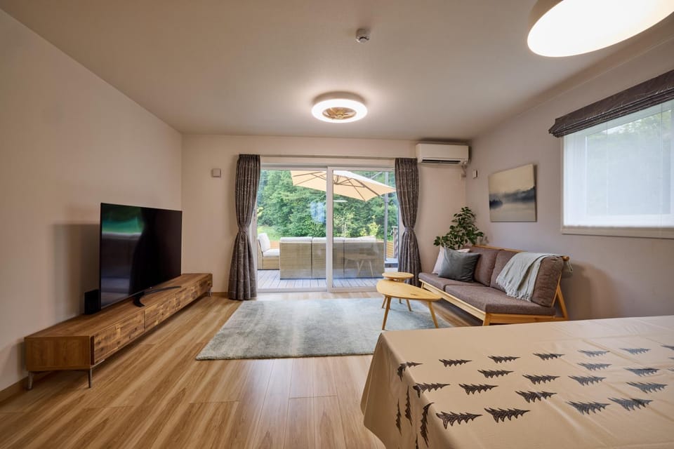 TV and multimedia, Living room, Seating area