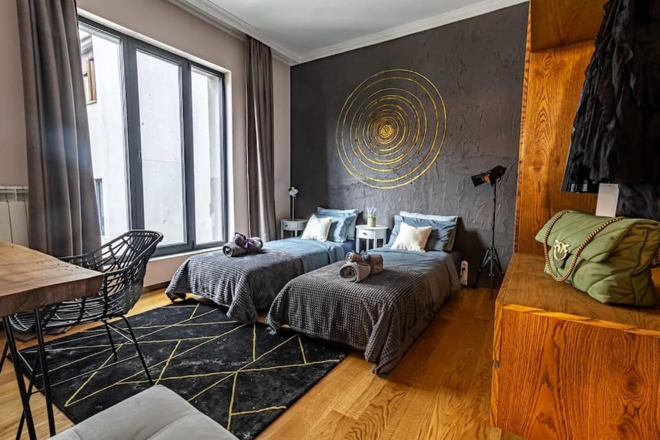 Bed, Living room, Photo of the whole room, Seating area, Bedroom